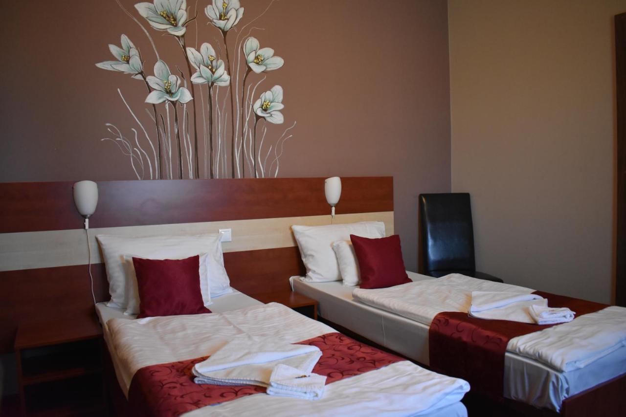 Libra Hotel Veresegyház Εξωτερικό φωτογραφία