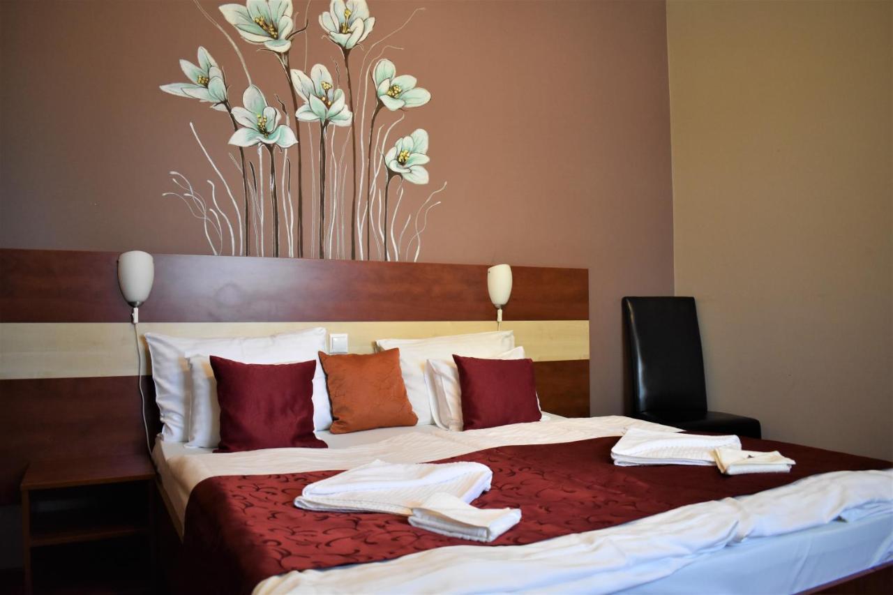 Libra Hotel Veresegyház Εξωτερικό φωτογραφία