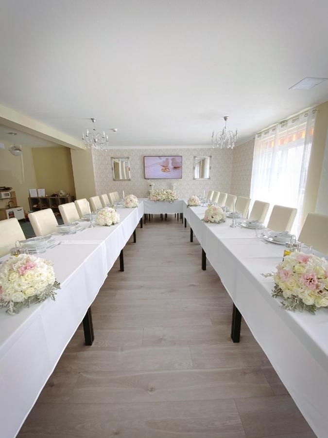 Libra Hotel Veresegyház Εξωτερικό φωτογραφία