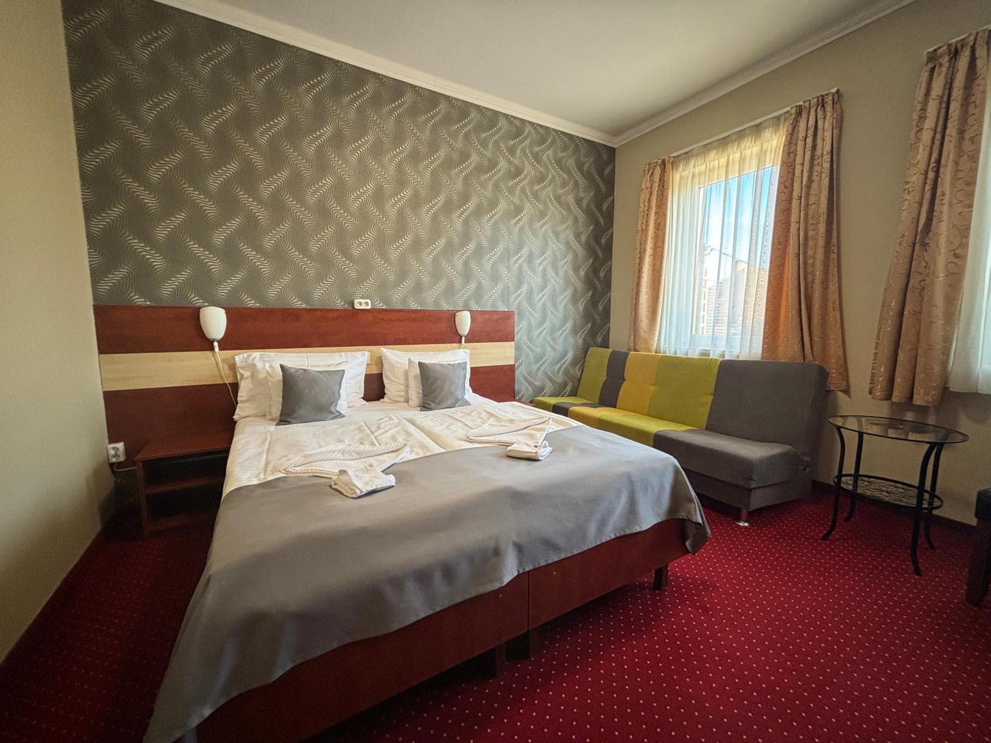 Libra Hotel Veresegyház Εξωτερικό φωτογραφία