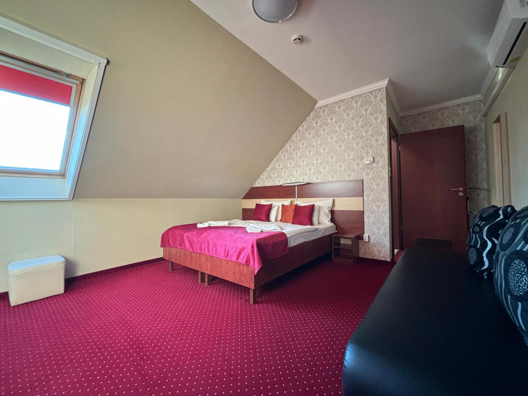 Libra Hotel Veresegyház Εξωτερικό φωτογραφία