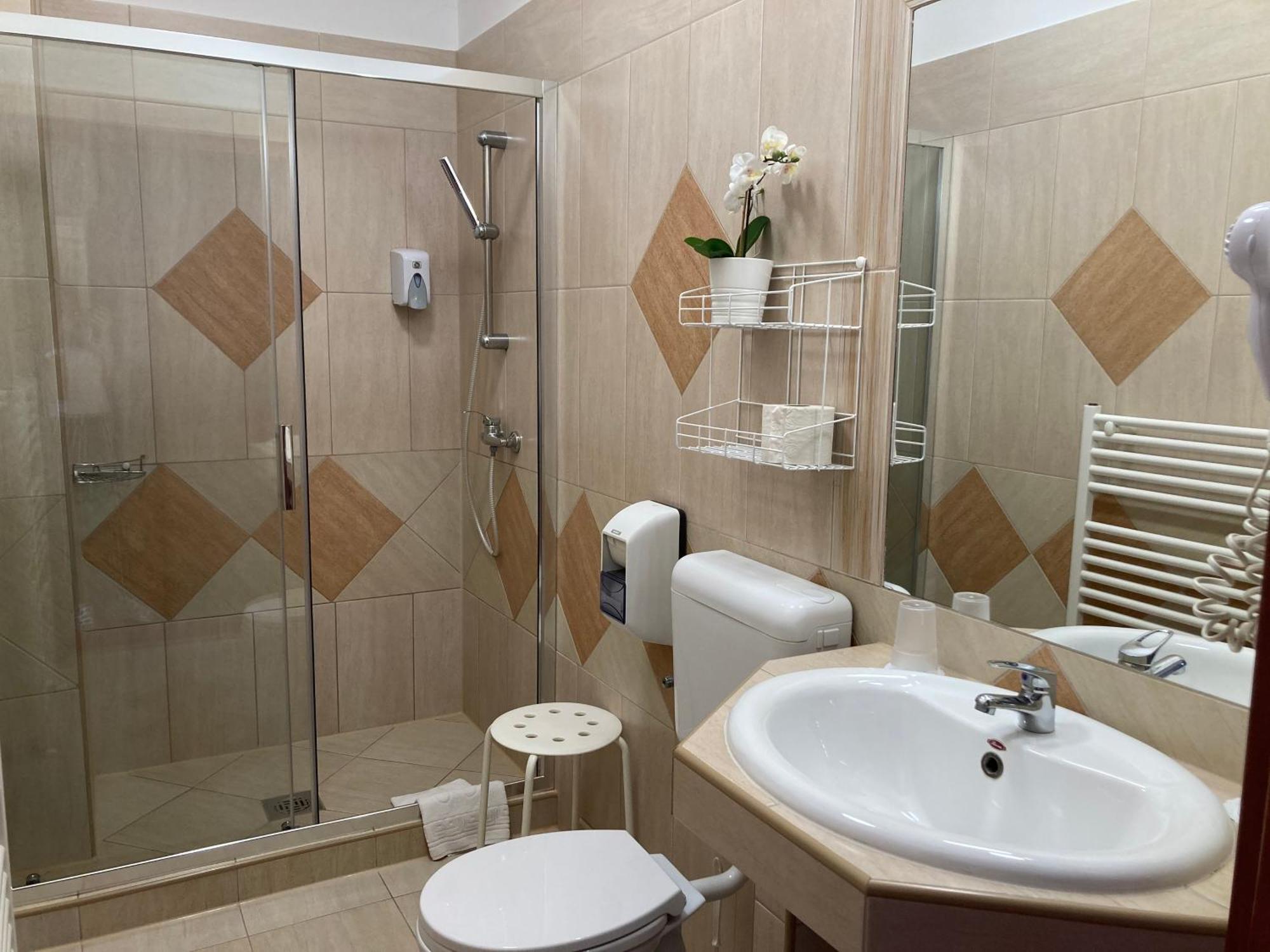 Libra Hotel Veresegyház Εξωτερικό φωτογραφία